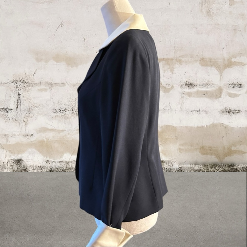 Saville Suit Women's Blue and White Blazer with Structured Lapels Size 10P - Picture 3 of 6